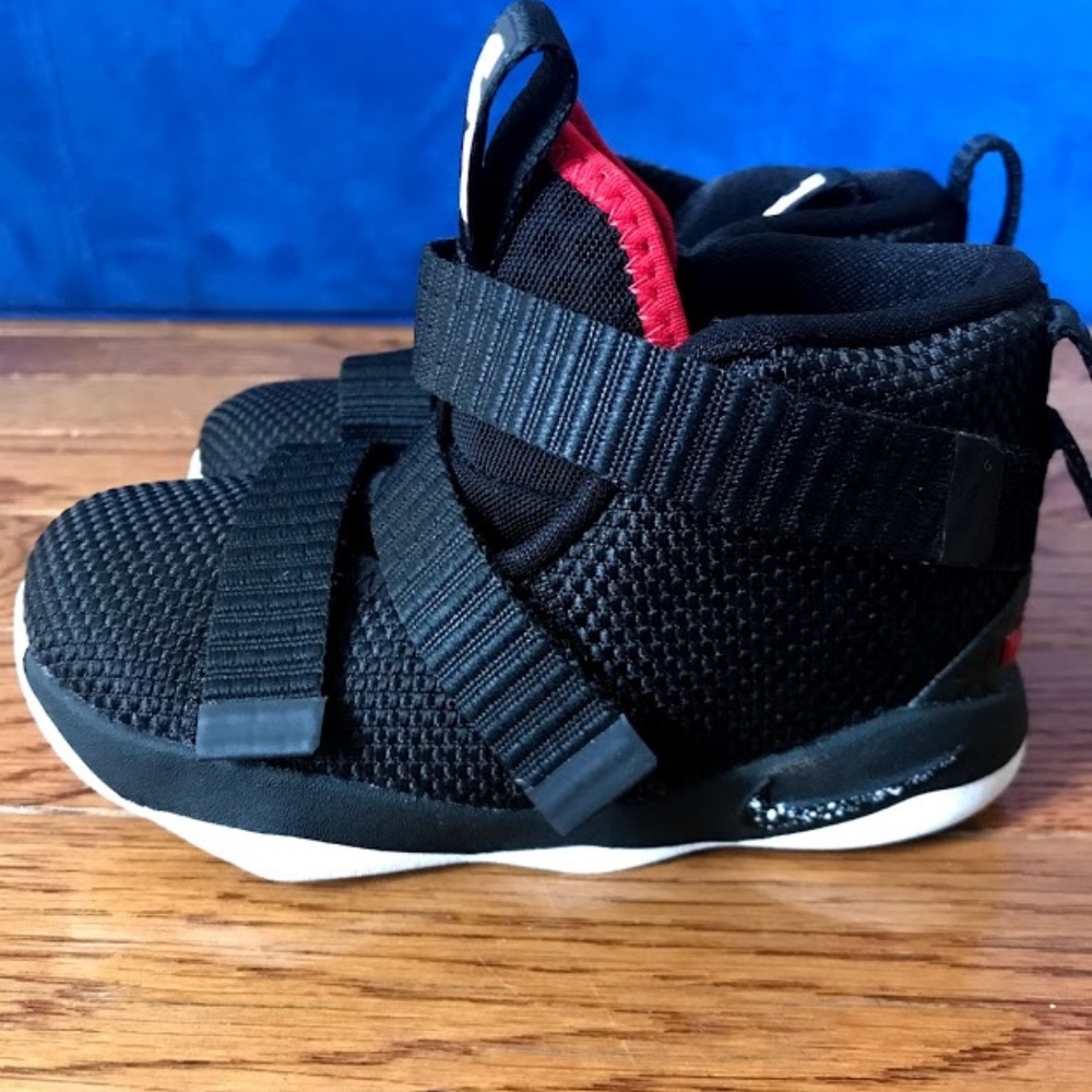 Nike Lebron Solder 11